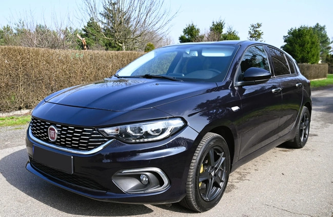 Fiat Tipo cena 44900 przebieg: 100000, rok produkcji 2016 z Warszawa małe 529